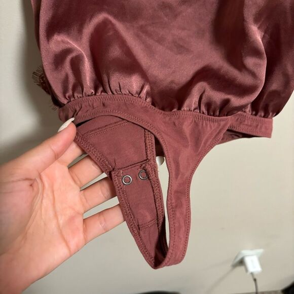 Abercrombie & Fitch Mauve Lace Bodysuit - Picture 7 of 11